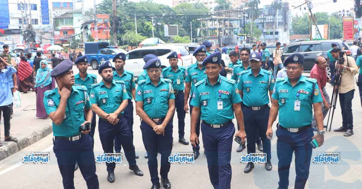ঈদ যাত্রা নির্বিঘ্ন করতে বরিশালে ট্রাফিক ব্যবস্থাপনা পরিদর্শনে বিএমপি কমিশনার