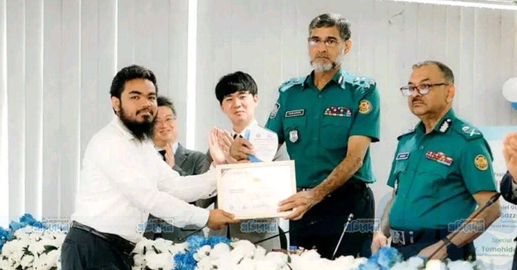 বাংলাদেশ ইউনিভার্সিটির শিক্ষার্থী মুনতাসির রাব্বি পেলেন ডিএমপি কমিশনার অ্যাওয়ার্ড